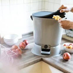 New Waschbär Bokashi-Küchenkomposter-Set, grau.