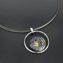 Waschbär Collier »Himmelsscheibe von Nebra«.