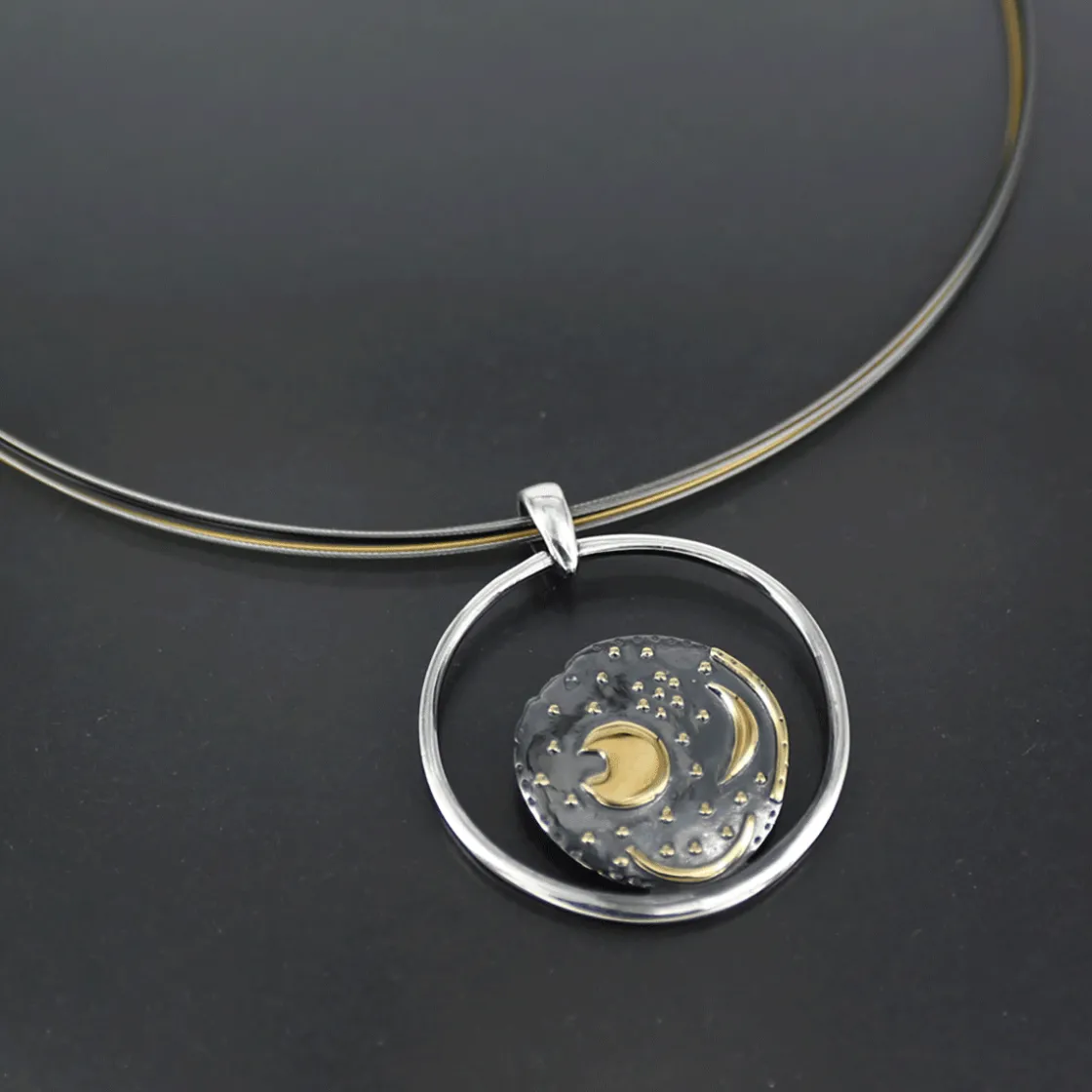 Waschbär Collier »Himmelsscheibe von Nebra«.