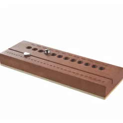 Clearance Waschbär Ewiger Kalender aus Birnbaum- und Ahornholz.