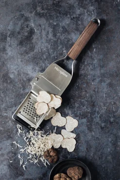 Clearance Waschbär Hobel und Reibe für Trüffel & Parmesan.