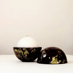 Discount Waschbär Kleine Kugel-Duftkerze Tonkaholz.