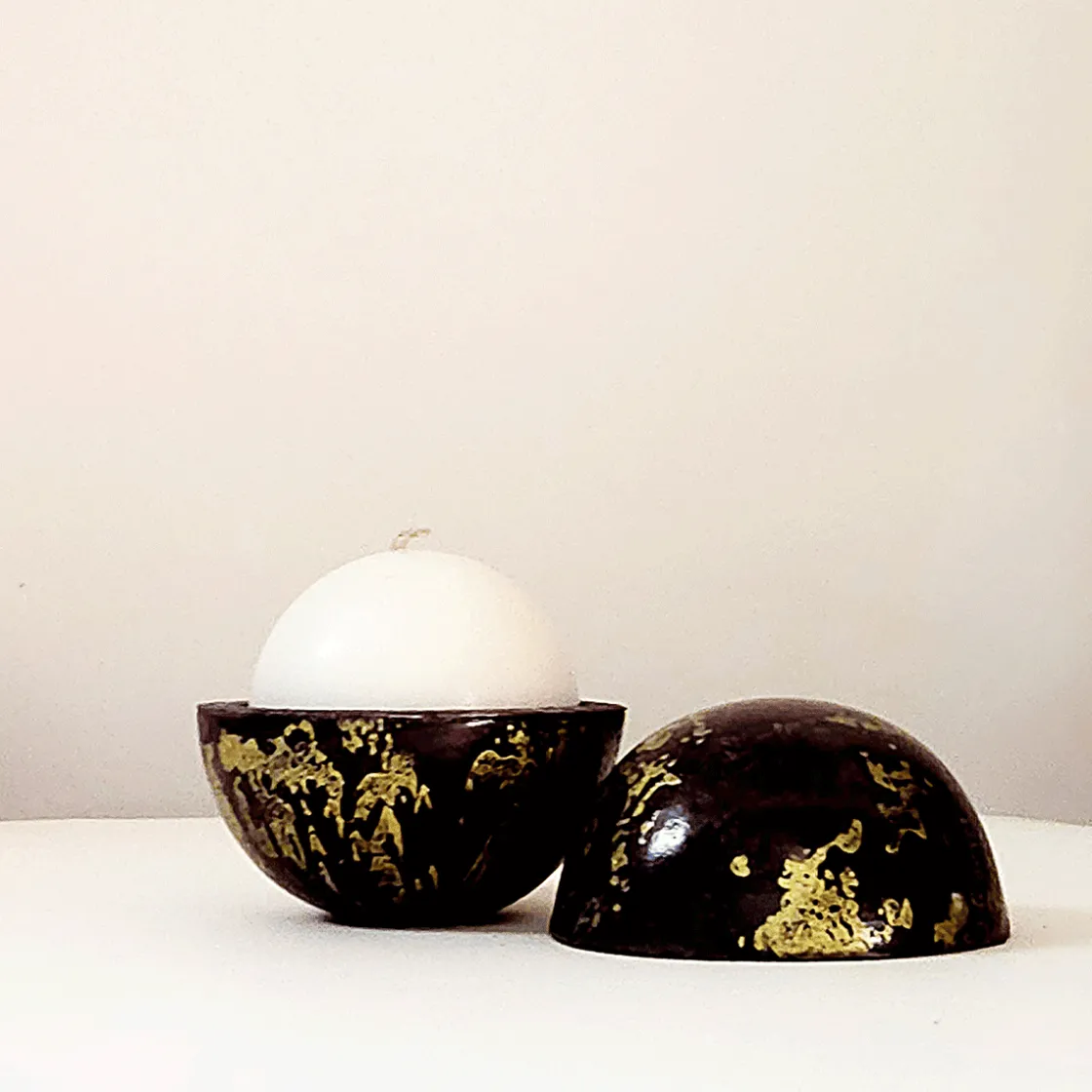 Discount Waschbär Kleine Kugel-Duftkerze Tonkaholz.