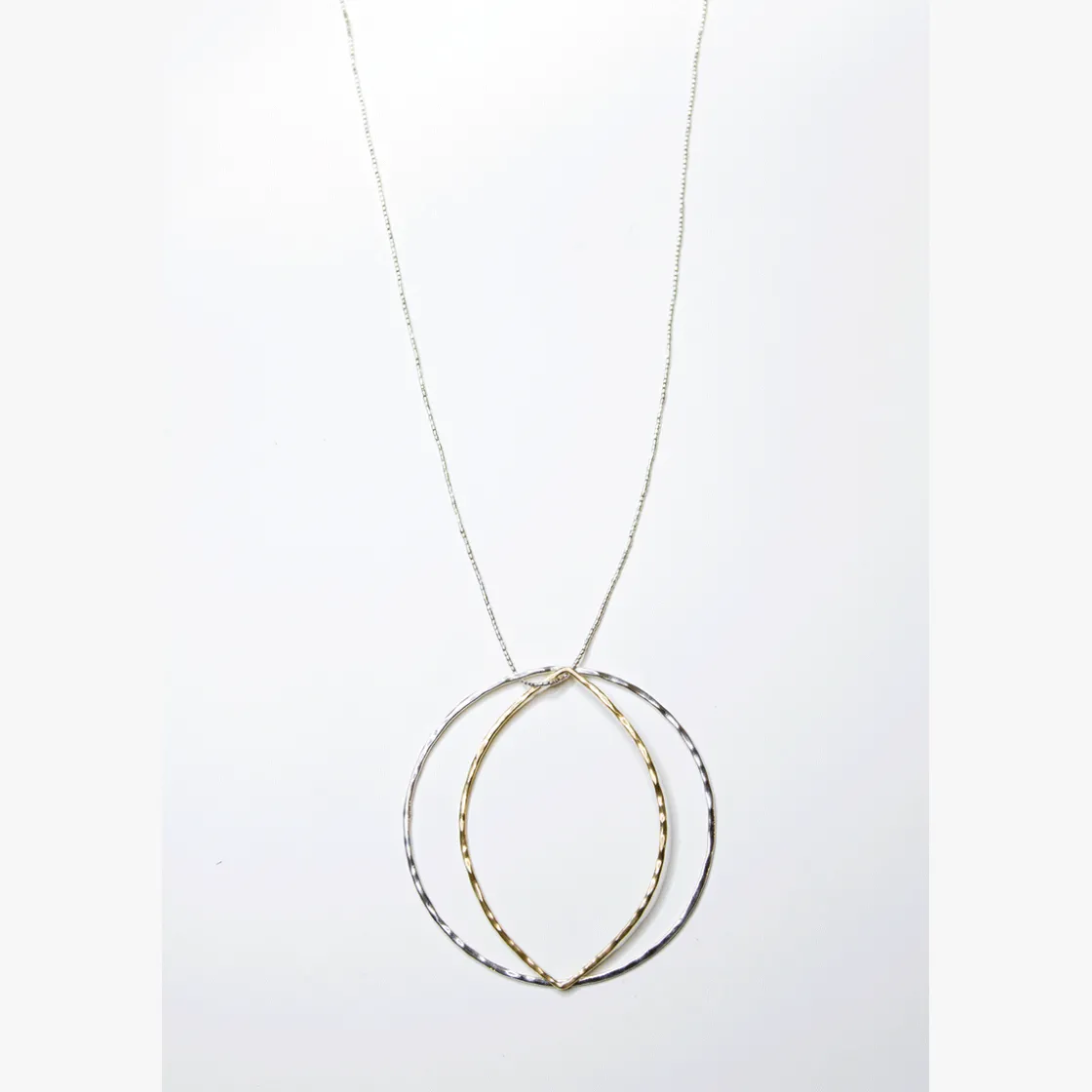 Sale Waschbär Lange Silberkette mit zwei Anhängern.