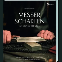 Waschbär Messer schärfen mit dem Schleifstein.