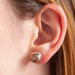 New Waschbär Ohrstecker »Bretonischer rosa Granit«.