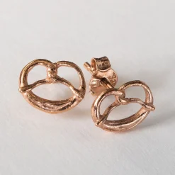 New Waschbär Ohrstecker »Brezel«.