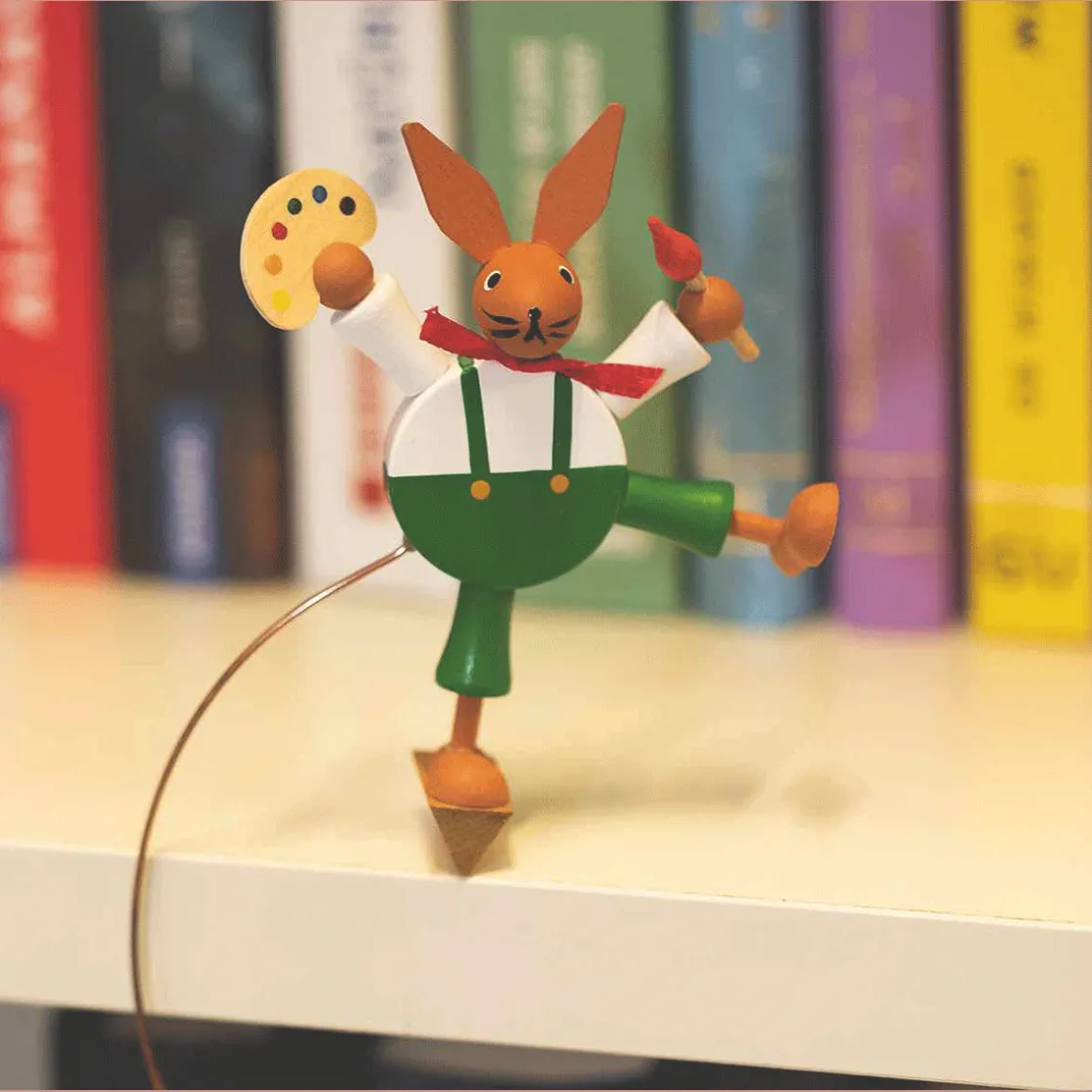 Hot Waschbär Pendelfigur Osterhase »Eiermaler«.