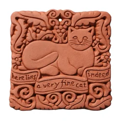 Sale Waschbär Wandfliese Terrakotta »Hier lebt eine wahrlich schöne Katze«.