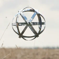 Clearance Waschbär Windspiel zum Aufhängen »Globus«.